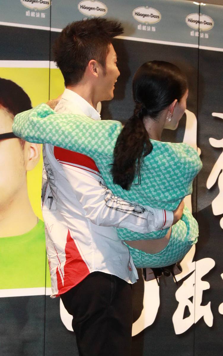 2013年08月25日,北京,微电影《因情圆缺2:代理相亲》首映发布会举行.