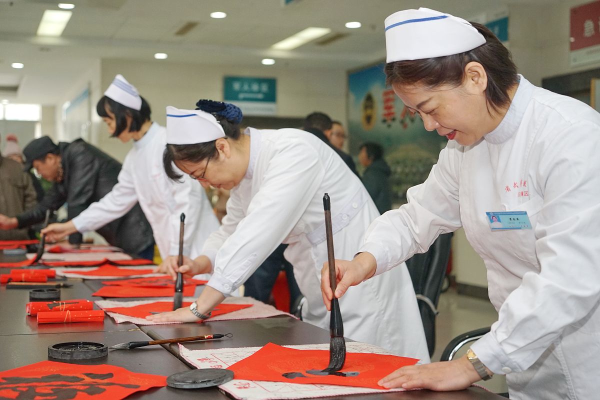 致敬白衣天使：对联表达敬意和感谢