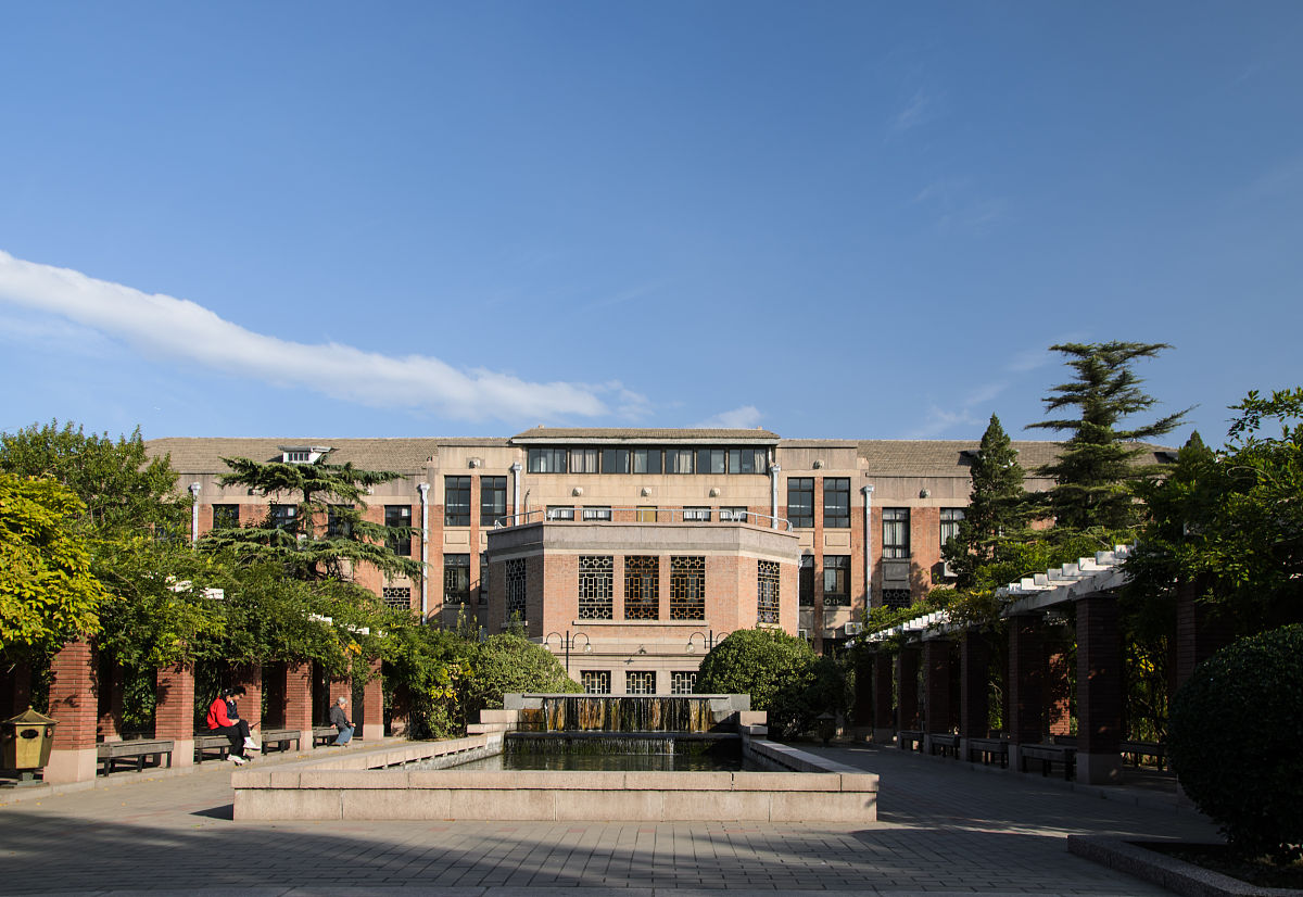 2011年10月15日,北京,清华大学秋景.