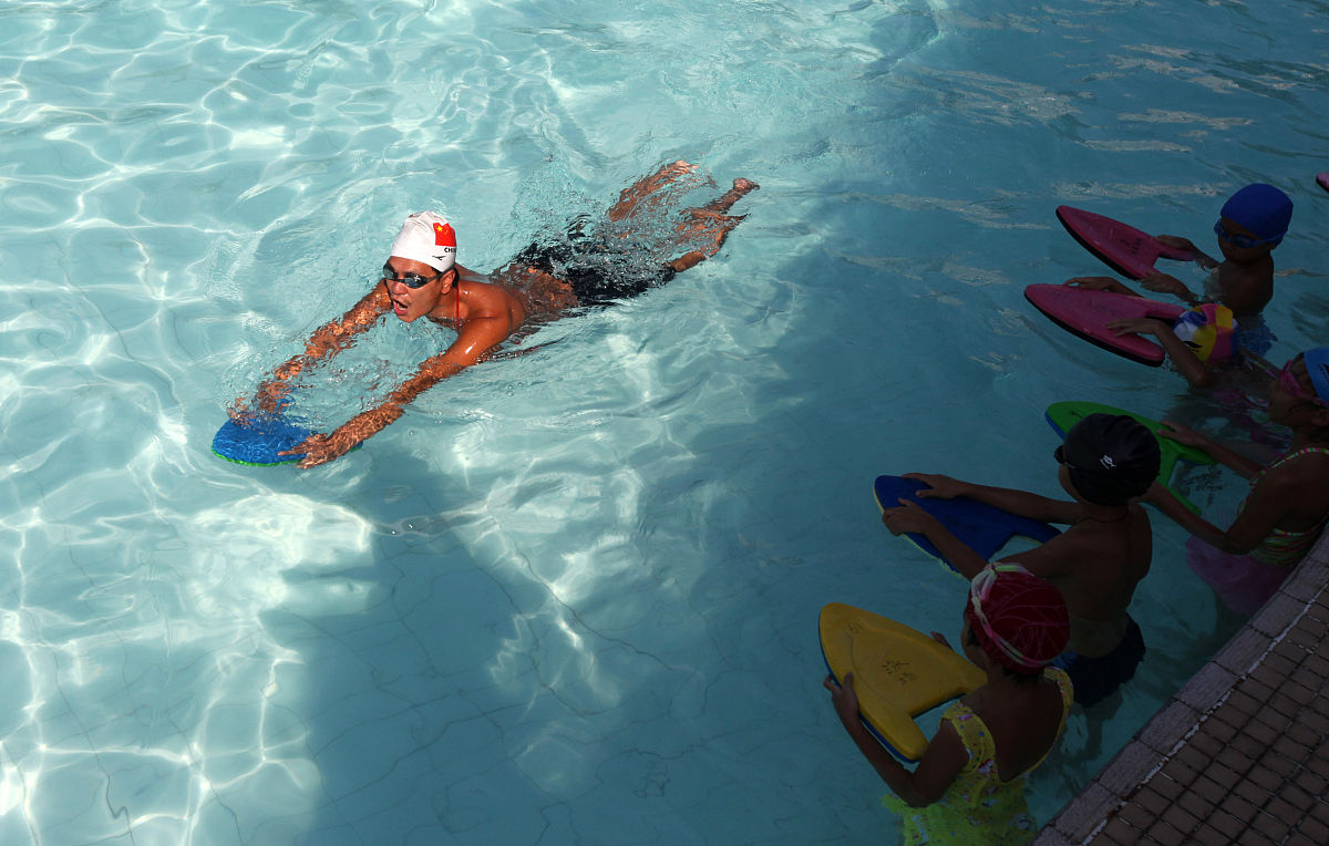 Conquering Fear: A Journey of Self-Discovery Through Swimming - New Horizon College English 3