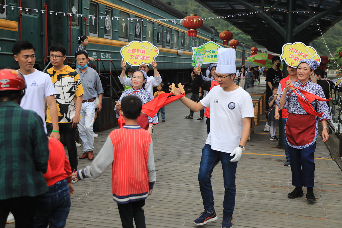 辽宁旅游宣传口号10个字以内 。有深意 朗朗上口 提供30组某某辽宁开头参考风格如下：乐游辽宁不虚此行 。