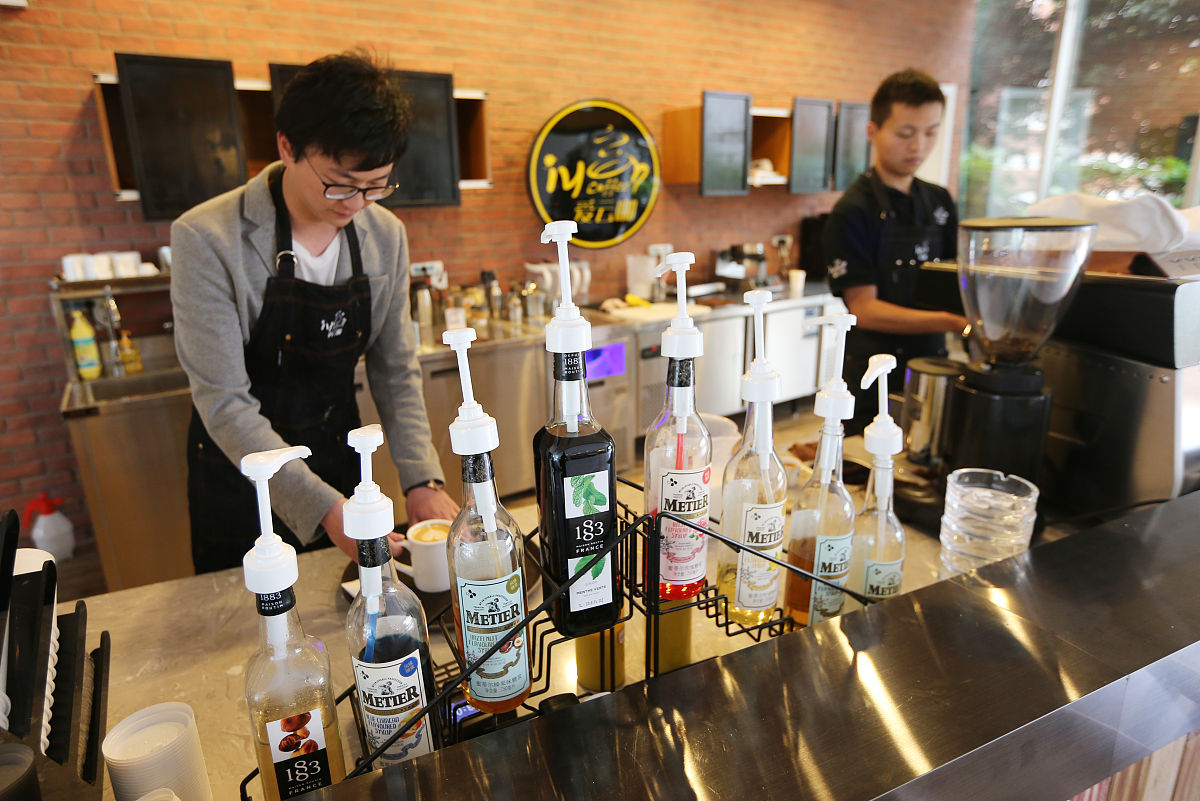 暑期实践报告 关键词：热爱 努力 快乐 勤奋 3000字