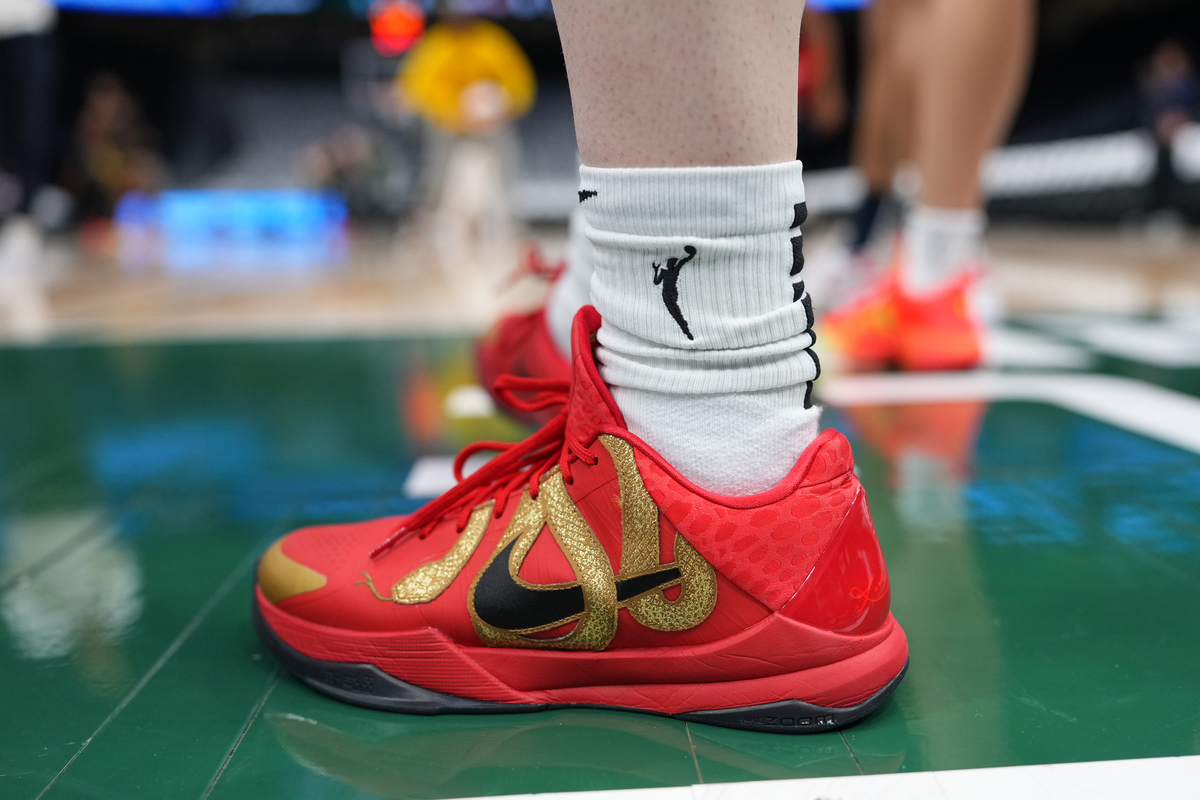 翻译找到Nike Kobe品牌鞋子的高清图片