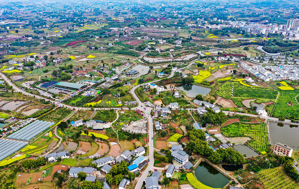 写一首表达愉快情绪的中文爵士歌曲歌曲表达的主题为环保歌词结构为verse1、verse2、Pre-Chorus1、chorus1、chorus2、verse3、verse4、chorus3、Bridge1、chorus4并确保chorus1、chorus2、chorus3、chorus4、verse5、Pre-Chorus2、chorus5、Bridge2、歌词不重复每段歌词结尾使用中文yiyu类