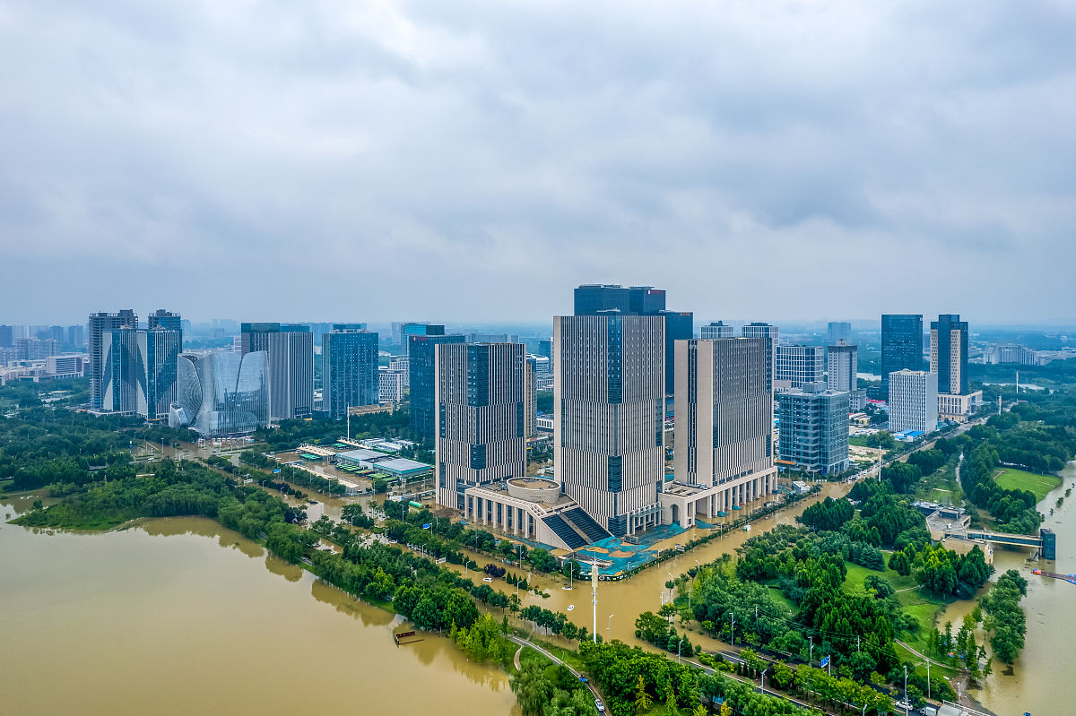 2021年7月22日,航拍特大暴雨灾害天气过后的郑州龙子湖.