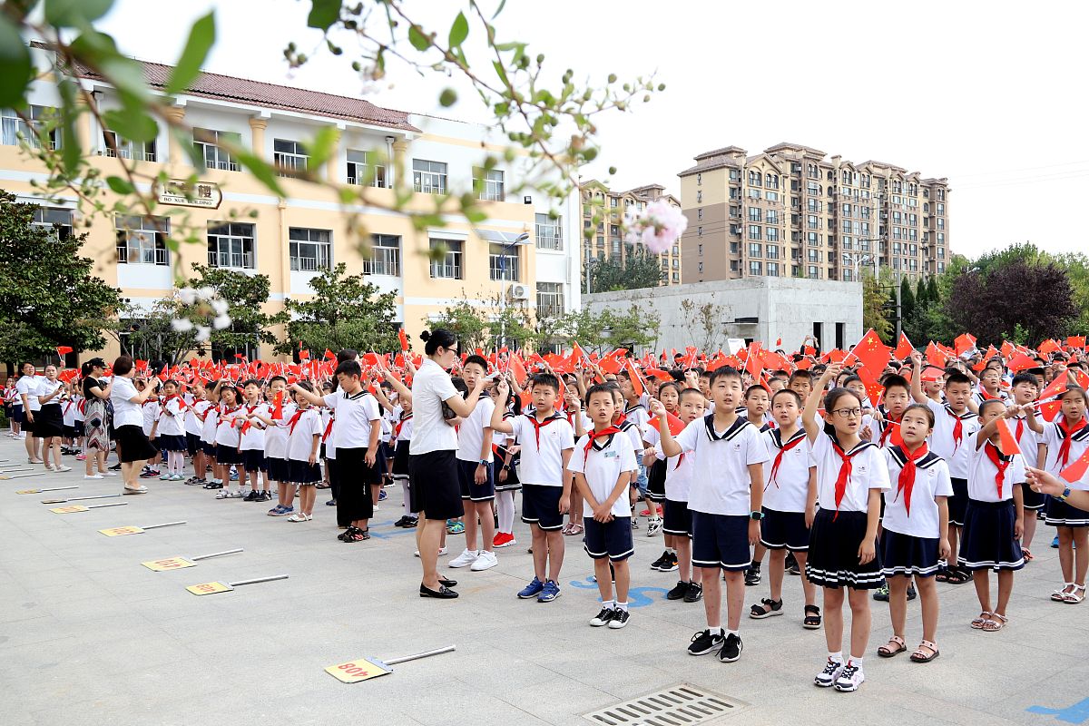 《我和我的祖国》剪辑技巧解析：时间、空间、情感、色彩的巧妙运用
