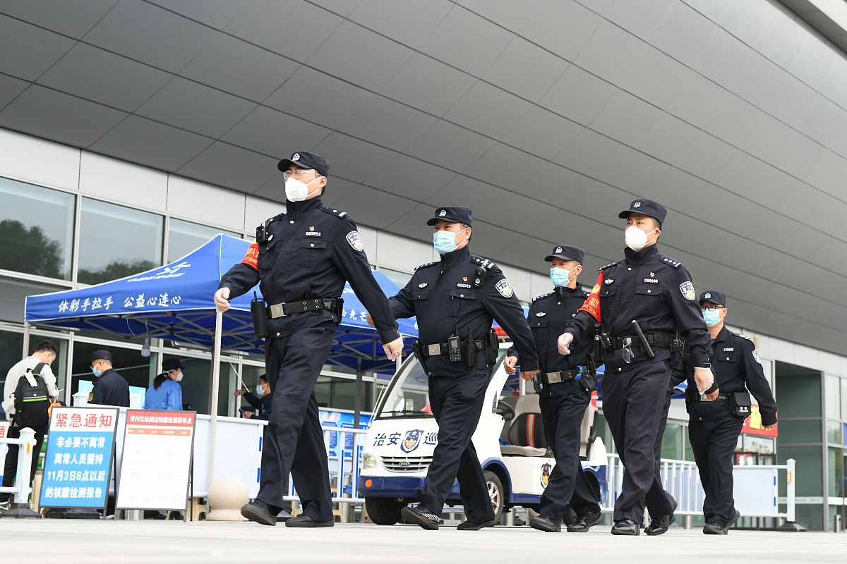 以 派出所民警到农业单位进行维稳工作