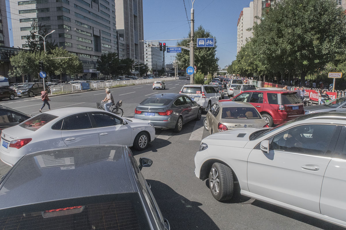 2017年9月11日,北京,天意小商品批发市场内人头攒动.