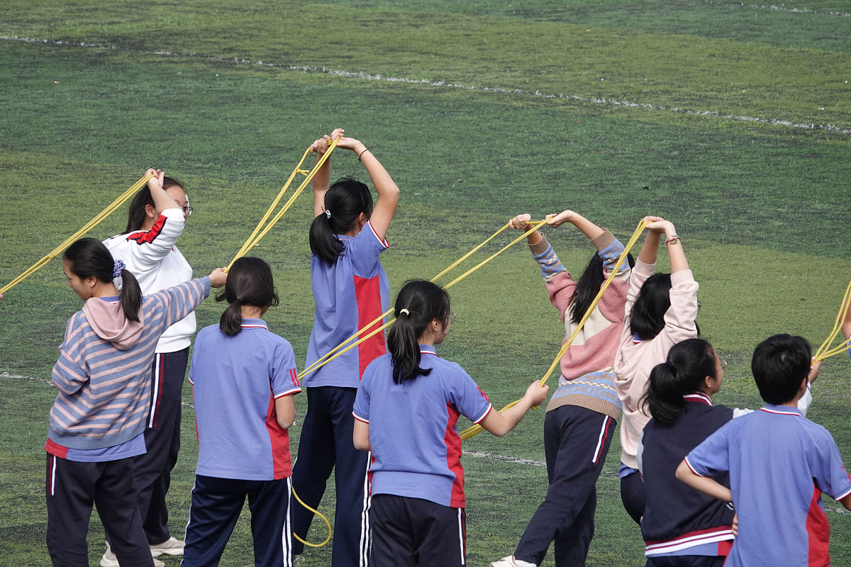 chatgpt无聊想出去玩但是累得要死而且没人陪一起出去可以考虑选择一些轻松的活动来放松身心比如去公园散步、看电影、去咖啡馆或书店阅读等。如果想要更具挑战性的活动可以尝试参加一些团队运动比如羽毛球、篮球或足球等这样还能认识一些新朋友。如果没有人陪同出去不妨自己一个人去体验也是很不错的选择。可以在旅游或活动网站上查找相关的活动信息也可以上社交媒体寻找志同道合的陌生人一起去玩。就一天而且我是初中生