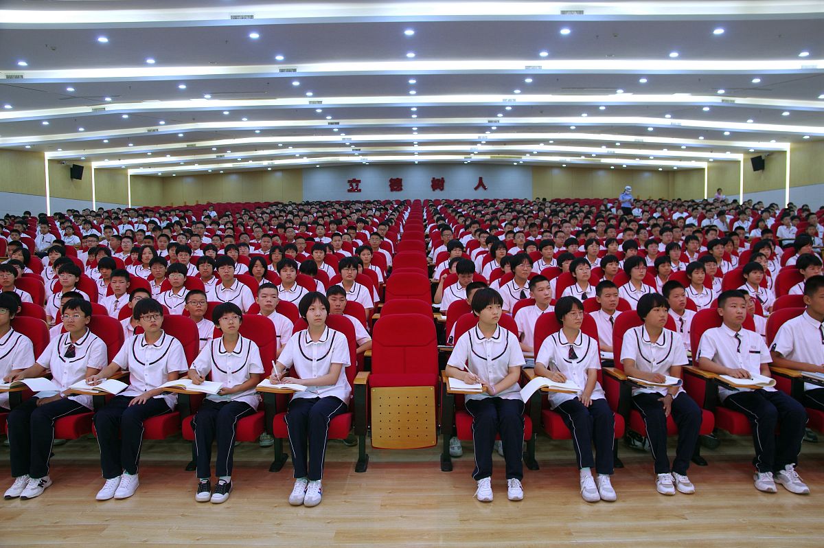 山东省菏泽信息工程学校举行新学期教师宣誓仪式-好不好