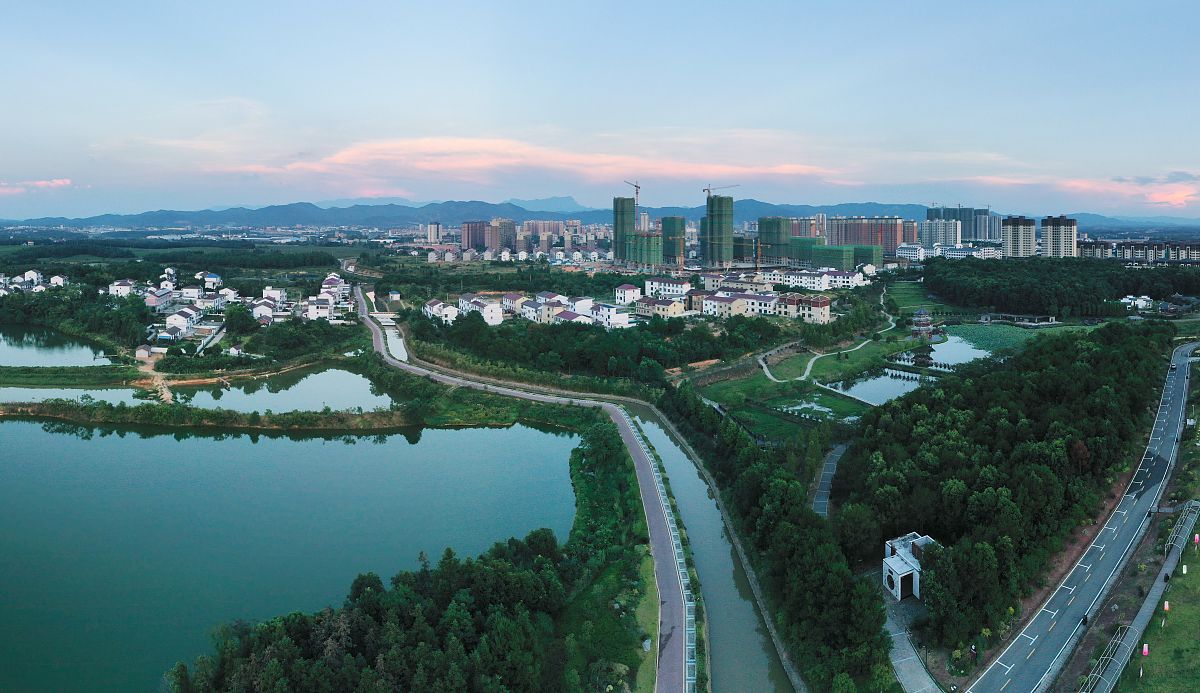 2020年8月17日,江西省抚州市金溪县生态城郊,风光旖旎,美如画卷.