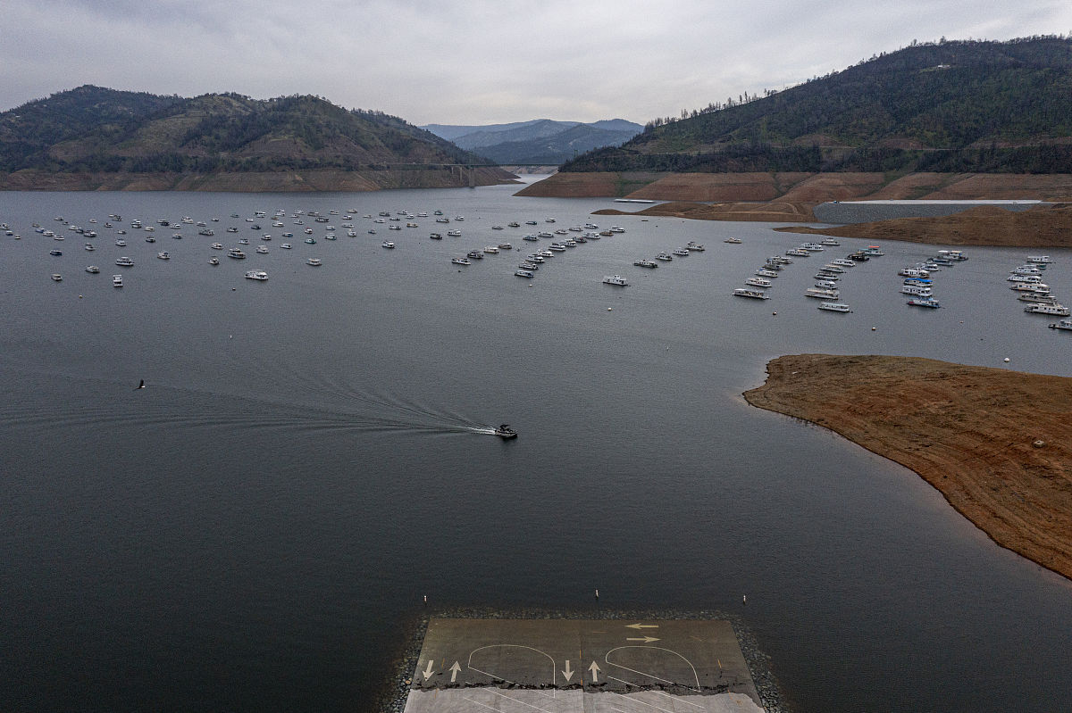 当地时间2022年2月14日,美国加州,奥罗维尔湖水库重新填满水,爱德华·
