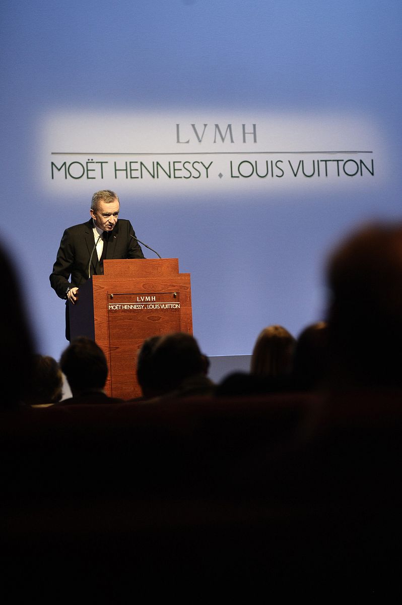 现在你是美国前总统特朗普的律师为特朗普写一篇辩护词为特朗普辩护为其避免刑事诉讼。