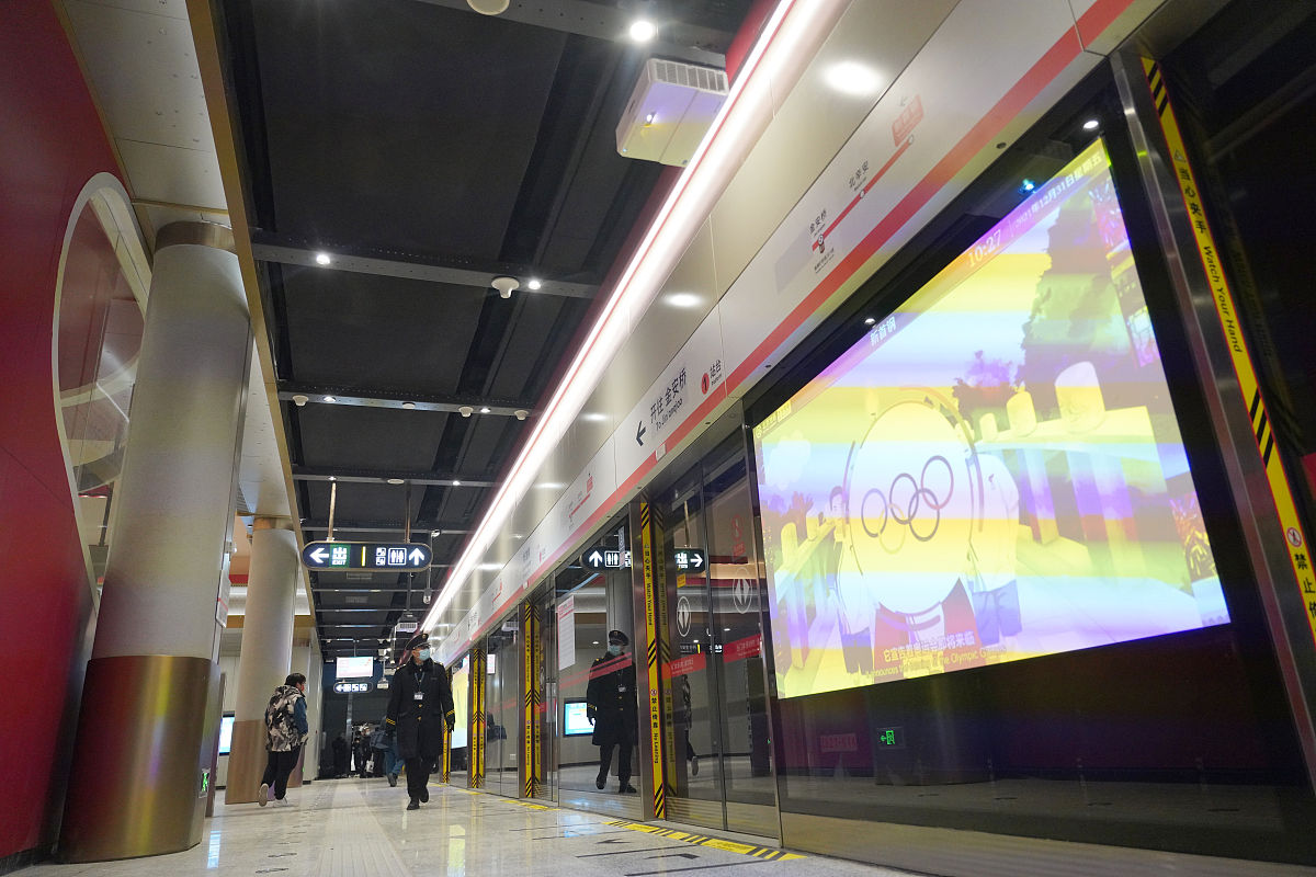 产品实施标准：功能、性能、安全、可用性、兼容性、可维护性、文档和法规