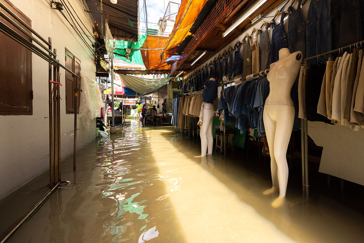 当地时间2021年11月9日,泰国曼谷,由于暴雨天气的影响,曼谷湄南河附近