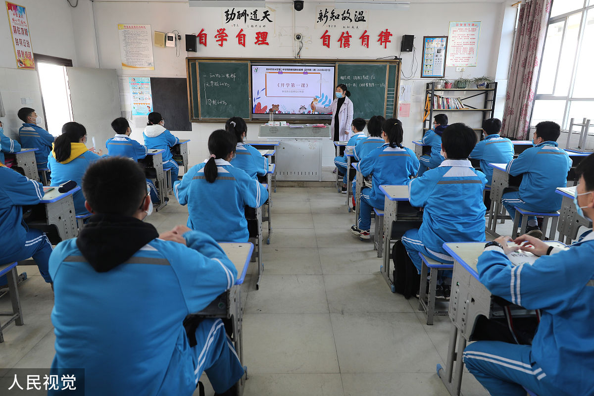 以高中抗疫为主题写一篇回忆录300字