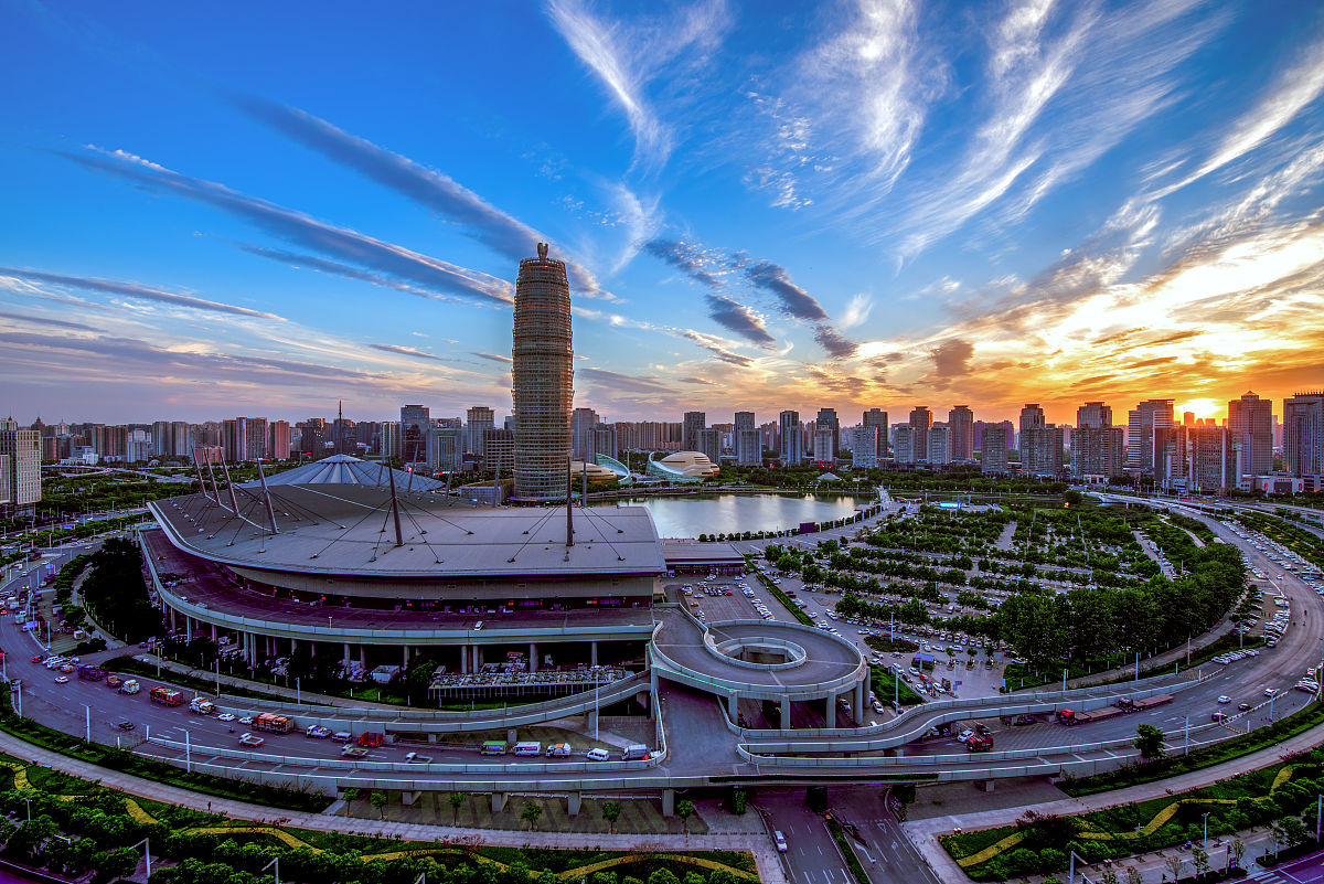 2019年5月20日,郑州东区cbd晚霞夜景.