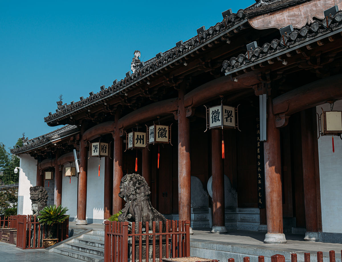 黄山400年古鱼塘