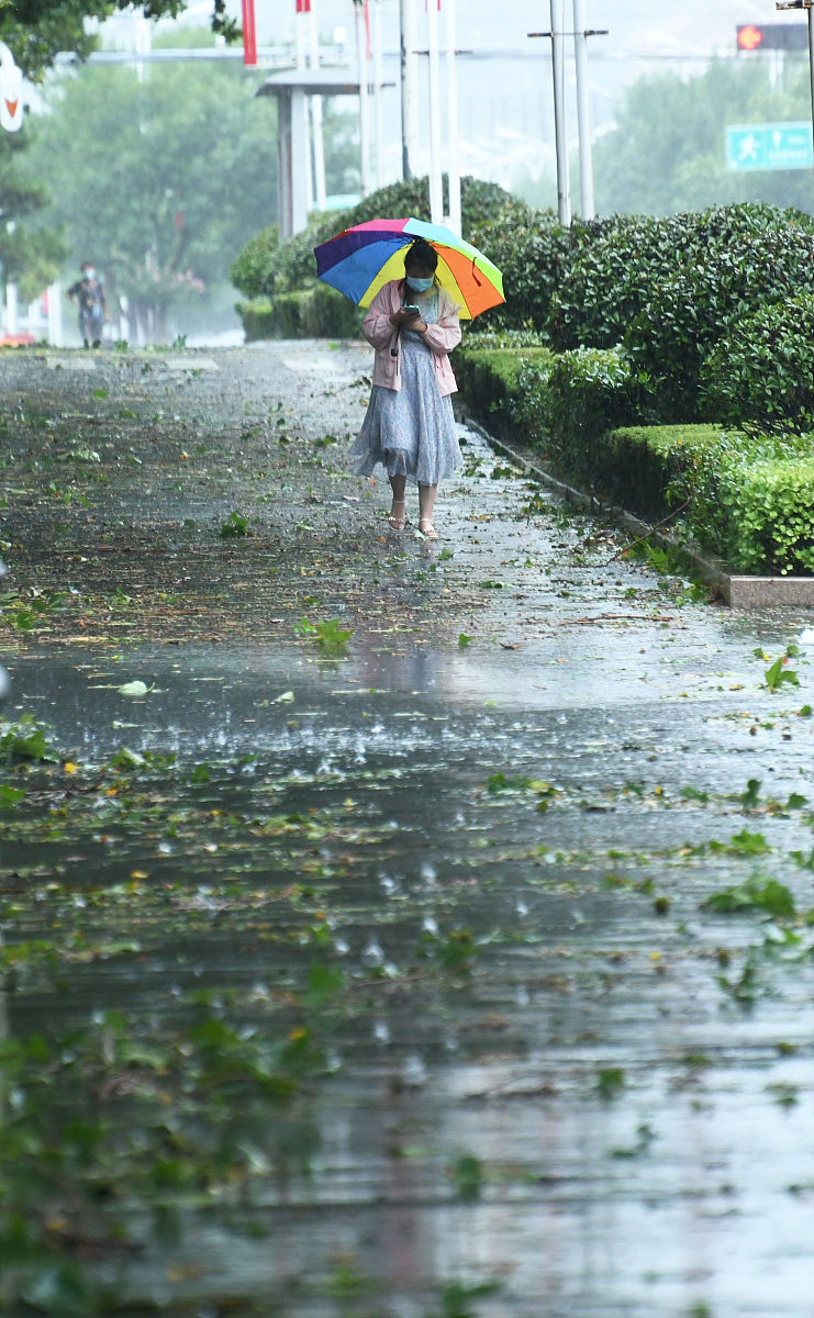 回娘家的路上碰巧下大雨只能停车等雨停再回去怎么样发朋友圈