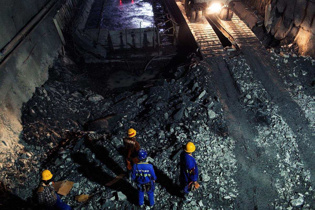 挖煤矿属于什么行业？ - 煤炭开采行业简介
