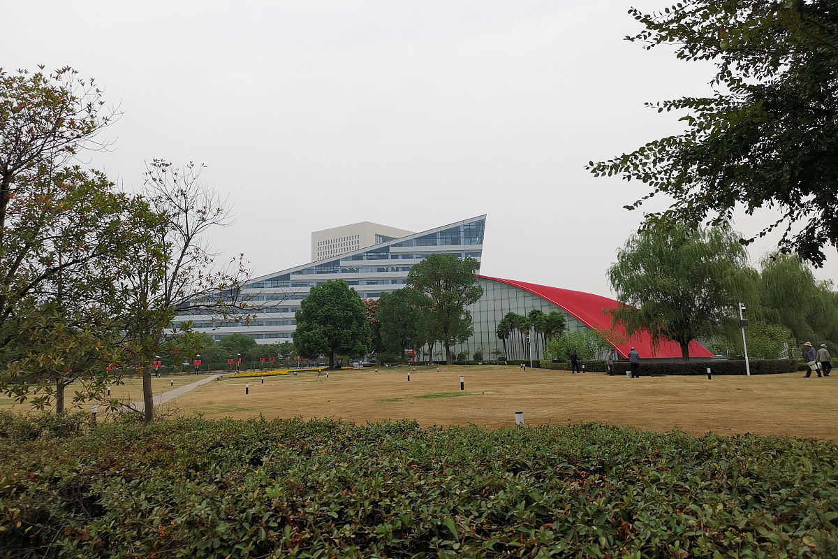 郫都五冶大学：真假学校？教学质量调查