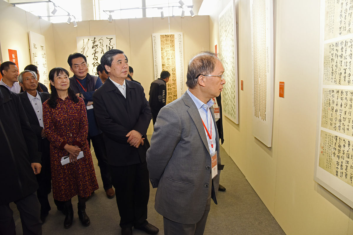 汉字与拼音文字：历史、特点、弊端及利弊比较