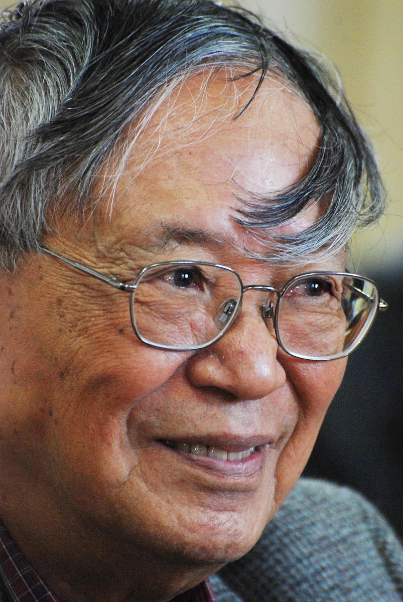 柳人华：台湾著名作家，作品涵盖小说、散文、诗歌、剧本