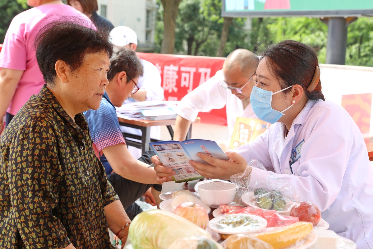 写一个医疗社区活动策划 写一个医疗社区活动策划