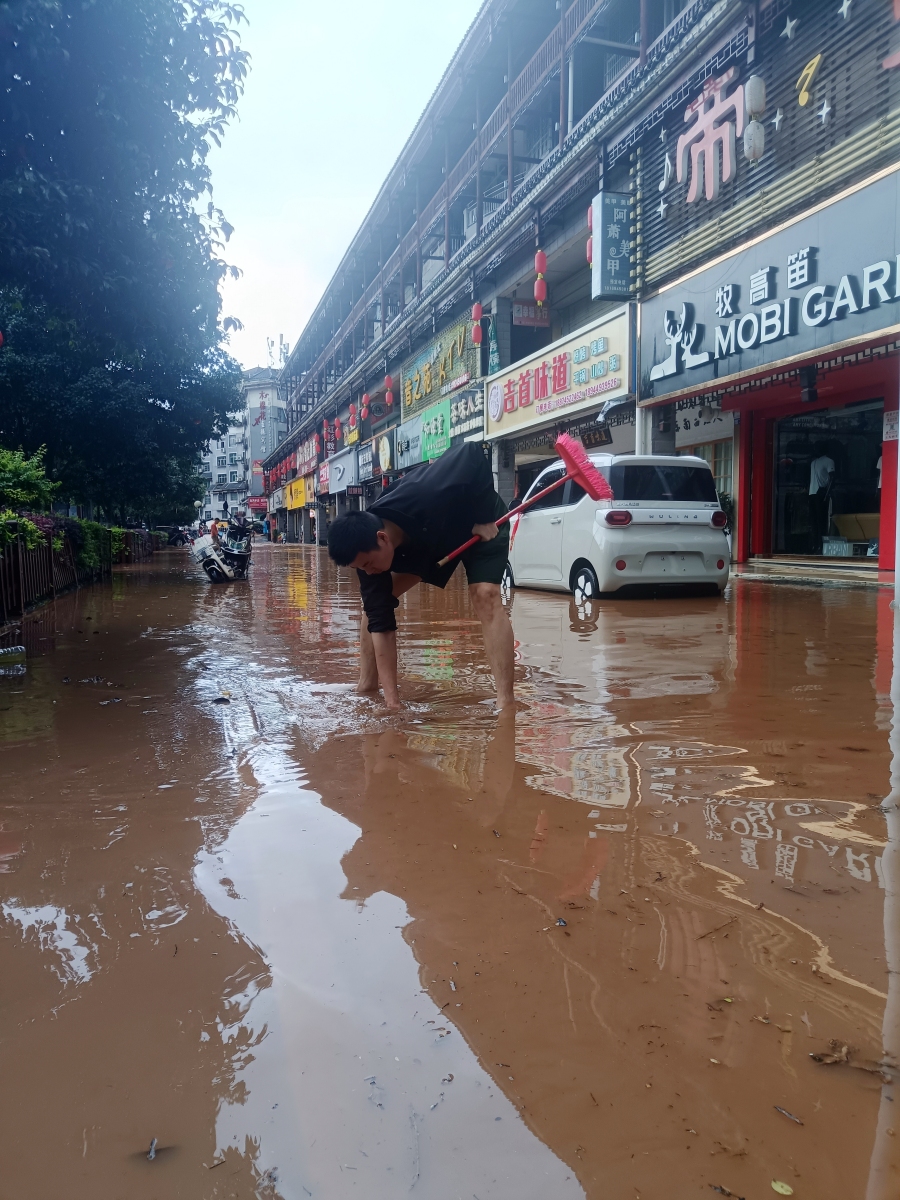 毕竟湖南可是我国的粮仓之一,这场大雨会对当地的农业产生怎样的影响