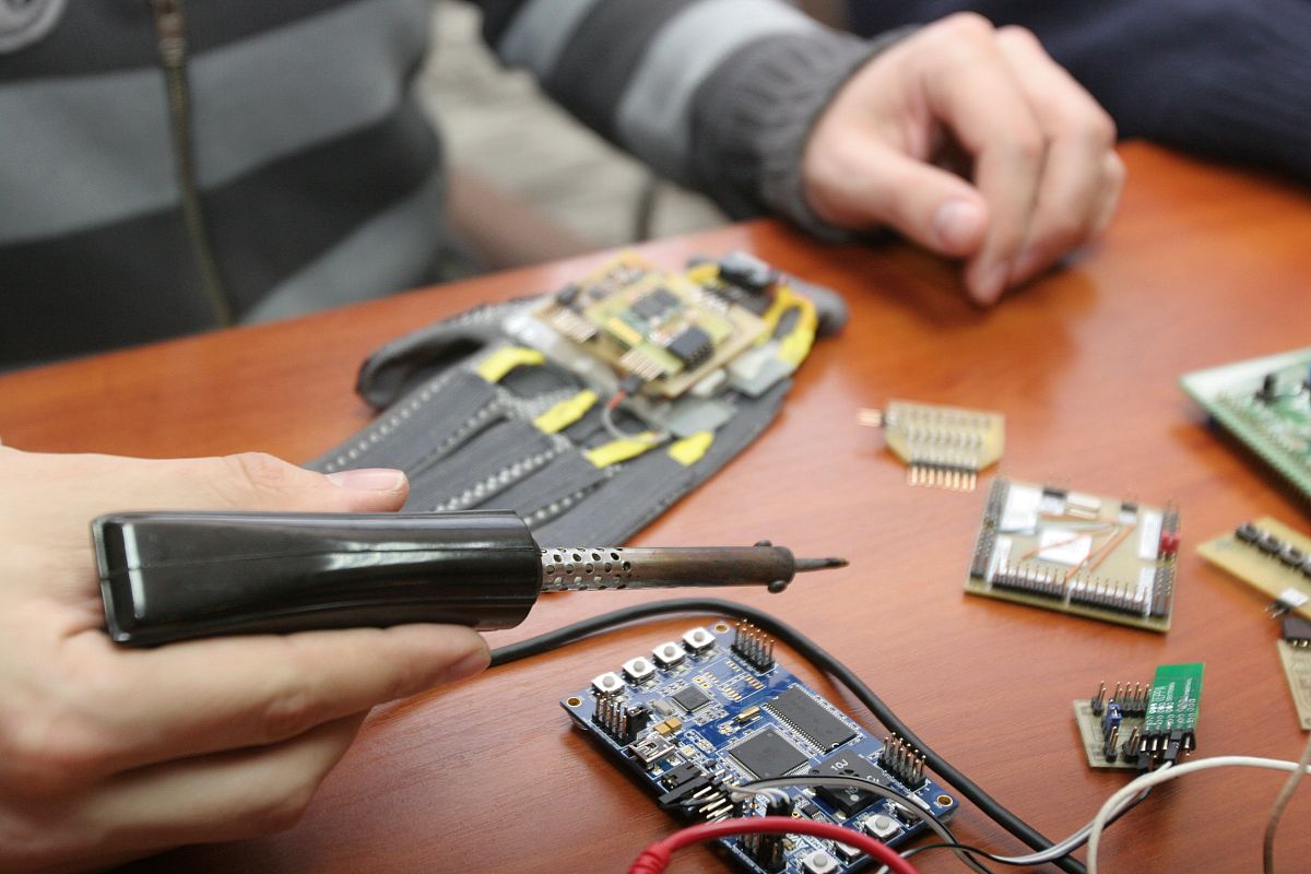 蓝牙耳机坏了去牙科还是耳科