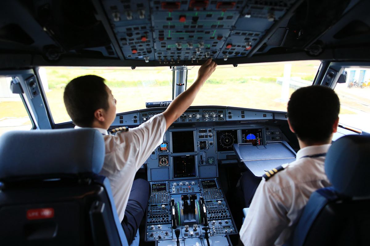 飞机机长不回应塔台会发生什么？飞行安全风险及应对措施