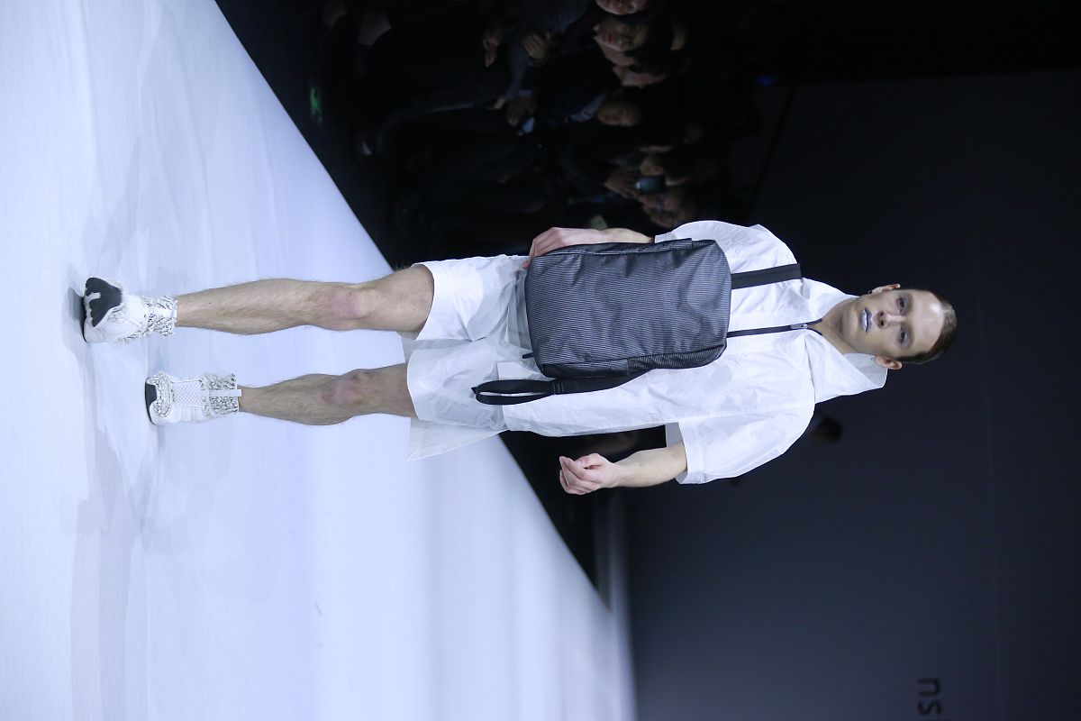 用心做事踏实做人生活要用心灵去感受用包容达观的心情看待生活即使处于生命的低谷也会觉察到人生的美好与幸福。