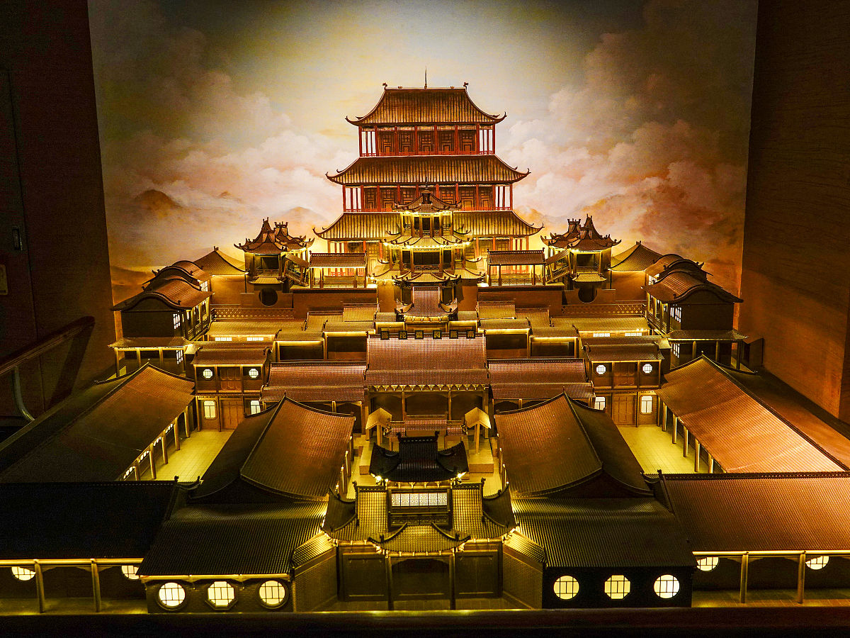 白玉天宫：十二层、五层结构的壮丽奇观