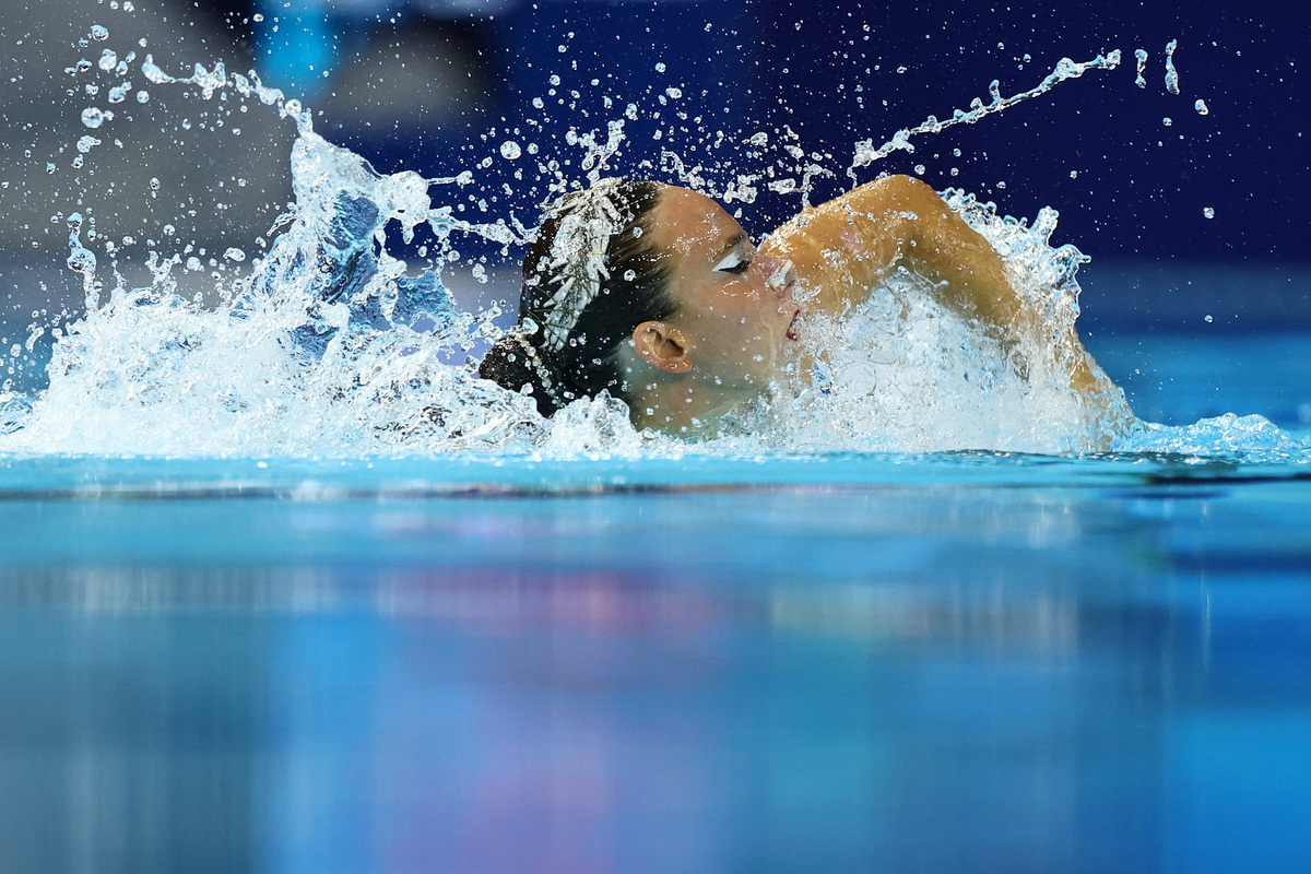 翻译My favorite sport is swimming I blove swimming for several reasonssFirsty t is a get way to stay fit and ealthy Swimming works al tthe musdes in the body and heps iimprove cardiovascular enduranceSS