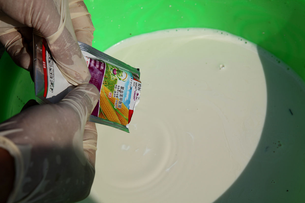 辣条油渍怎么洗？快速去除衣服上的辣条油污