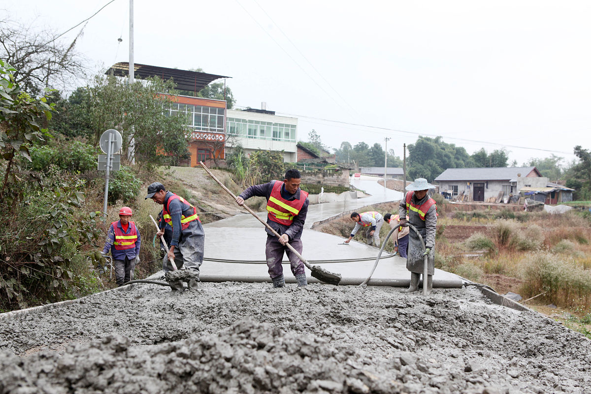 因此对于偏远山区的医疗点配置和道路维修问题应该采取积极有效的措施进行解决。在医疗点配置方面可以加大对于偏远山区的医疗资源投入增加医疗设施和医疗人员的数量提升医疗服务水平。在道路维修方面可以加大对于道路建设和维修的投入力度加强对于偏远山区的基础设施建设保障道路的安全和可靠性。编程论文理论意义和推广前景800字