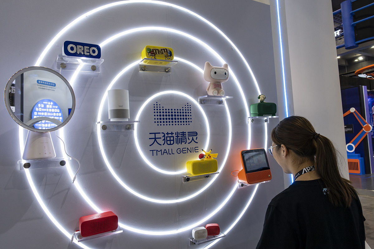 天猫精灵能控制小爱同学吗？