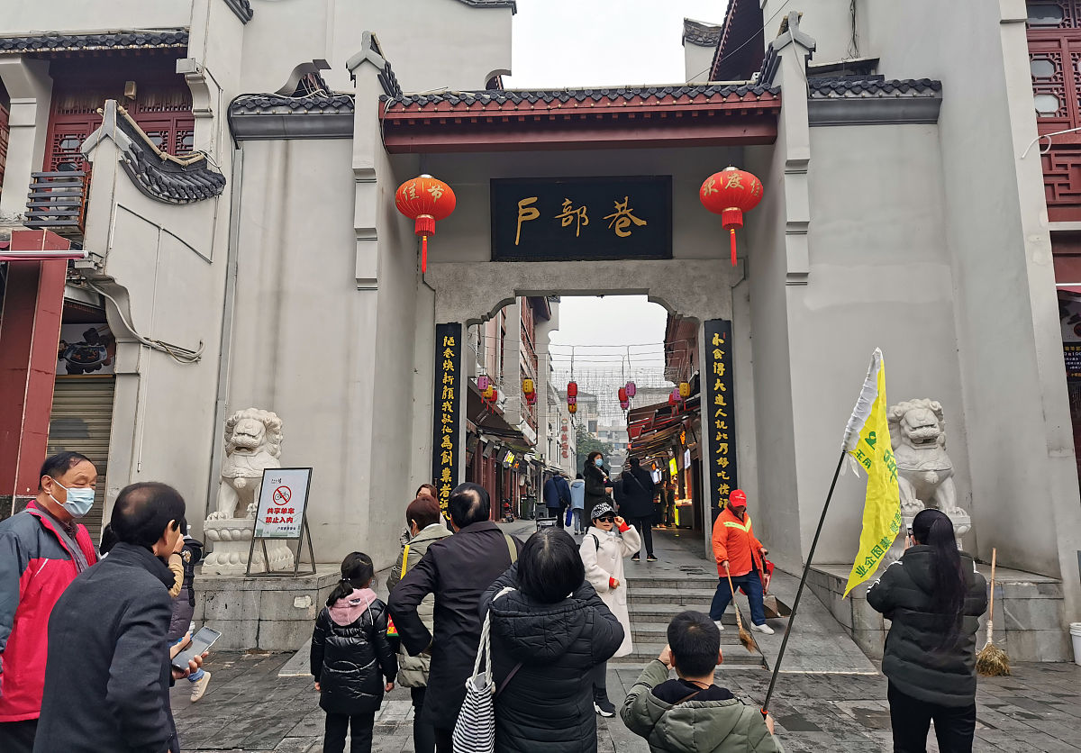 帮我制定一个去武汉旅游的攻略要求省钱