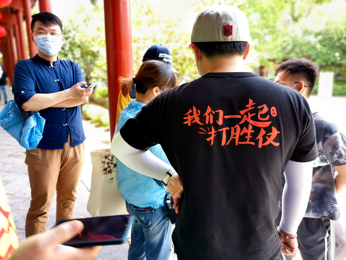 疫情中的精神之光：坚韧、团结、乐观、互助、创新