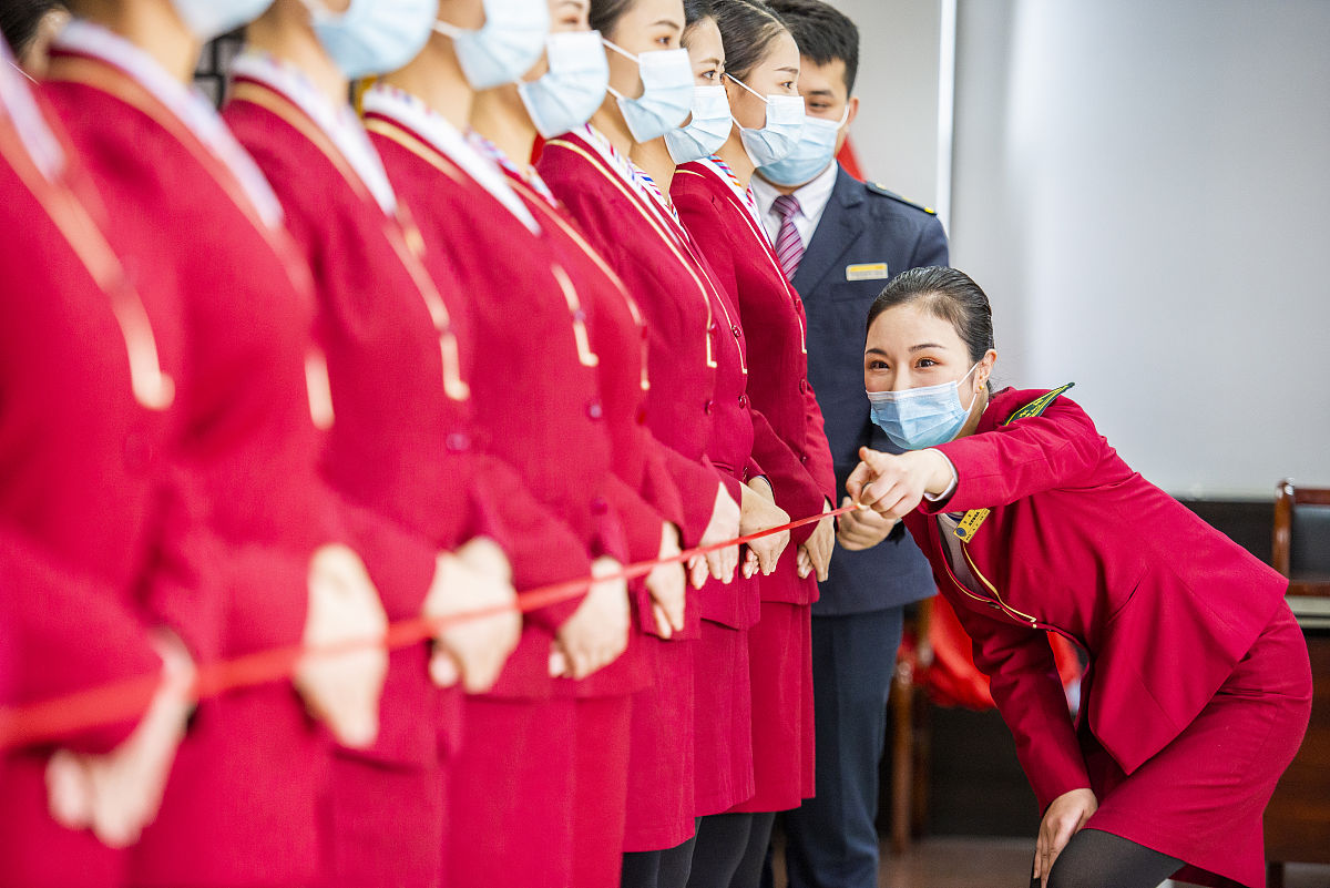 高铁乘务员报名流程详解：从信息关注到培训