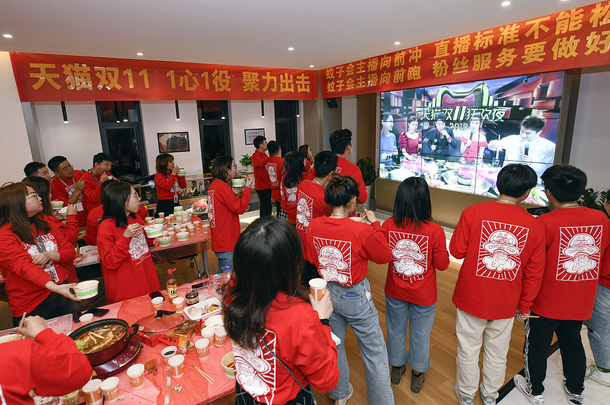 欢送老同事，欢迎新伙伴！团队聚餐邀您参加