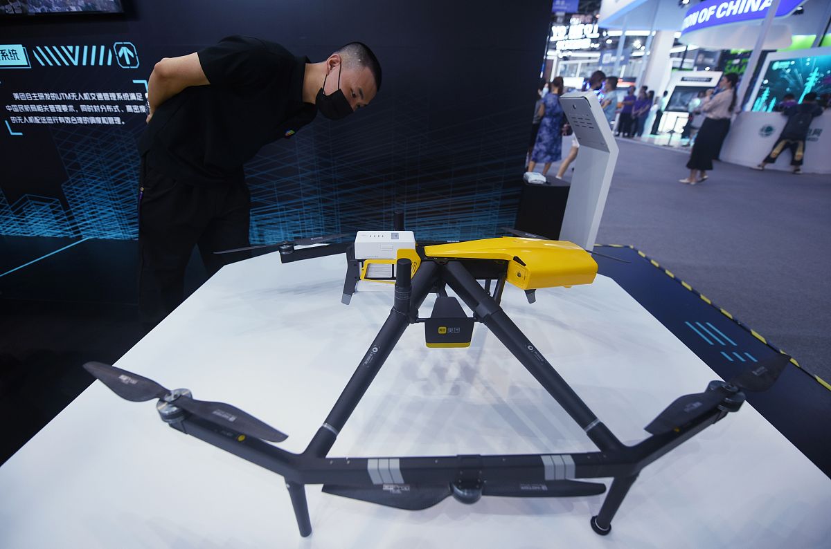 自动调谐姿态控制：无人机和机械系统稳定控制的关键技术