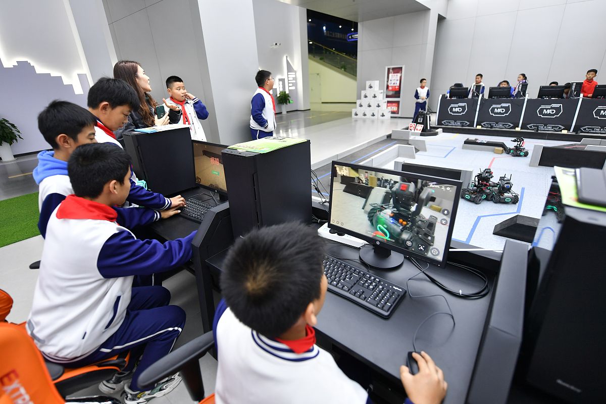 小学科学教师教学成绩：科技创新、人工智能与教坛中坚