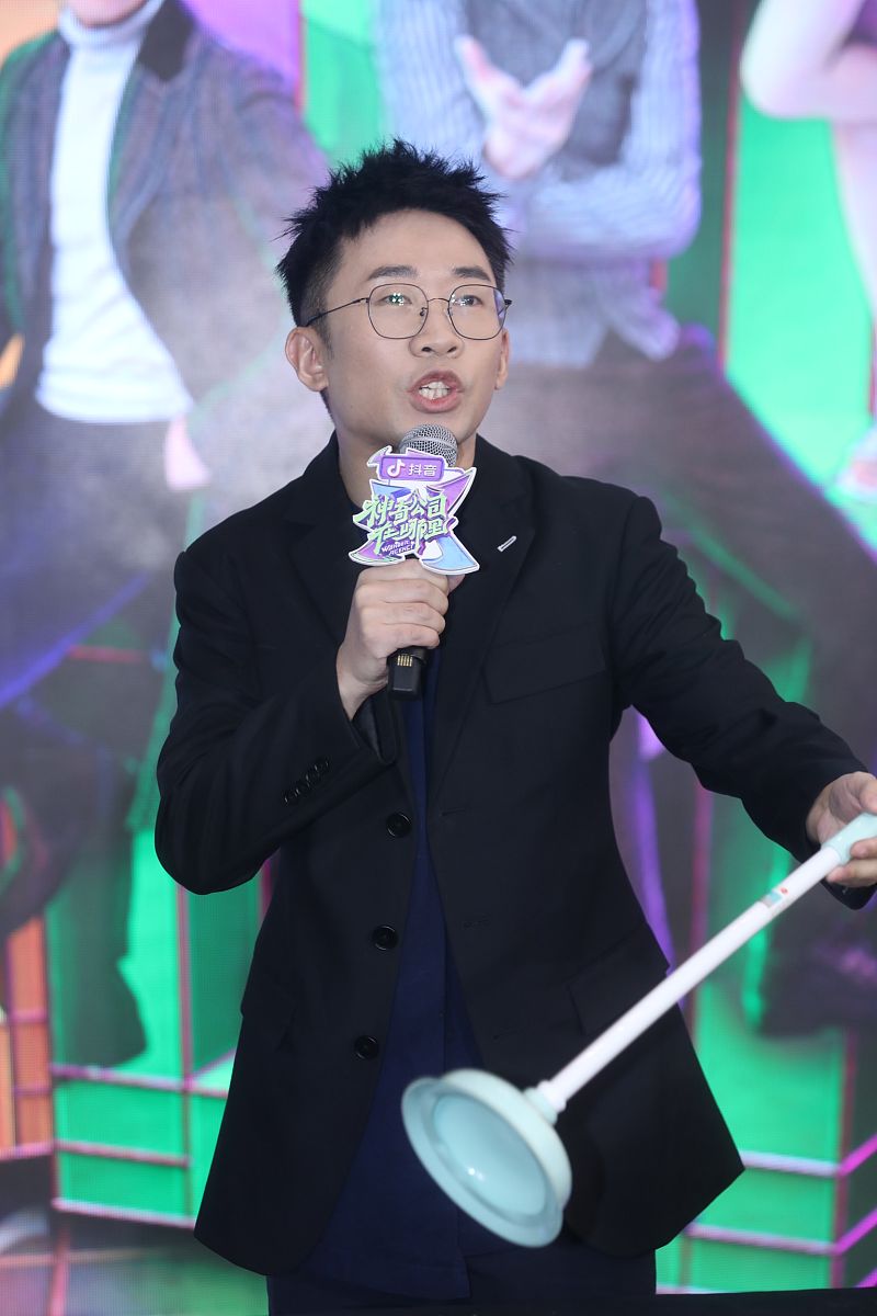 2020年11月14日,上海,明星出席综艺《神奇公司在哪里》的发布会.杨迪