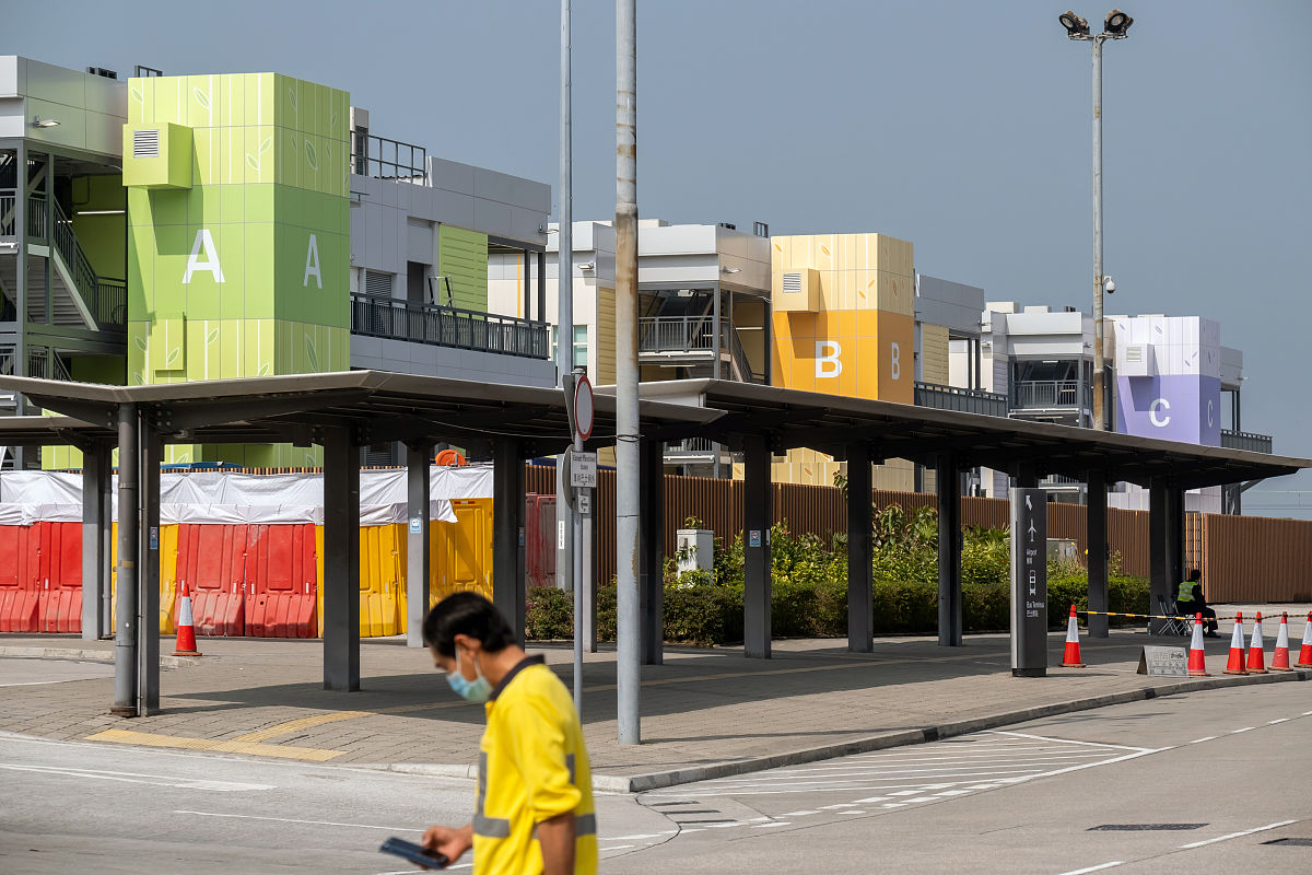 受力面积与压力的关系：压力大小与面积的关系