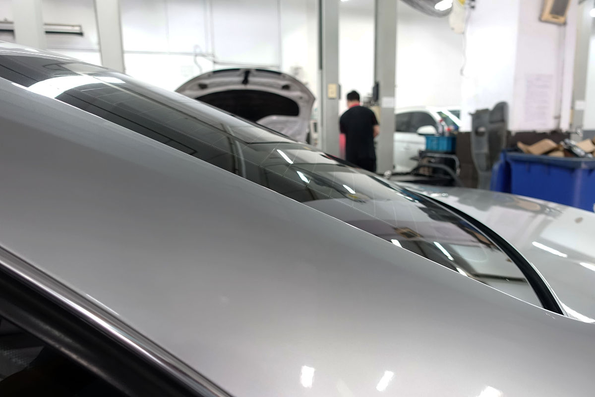 奥迪A6L后杠亮条凹陷修复：专业修复能恢复原样吗？