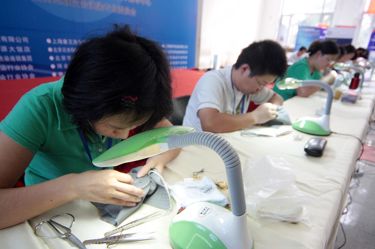 毛衣修补店：专业织补服务，修复心爱衣物