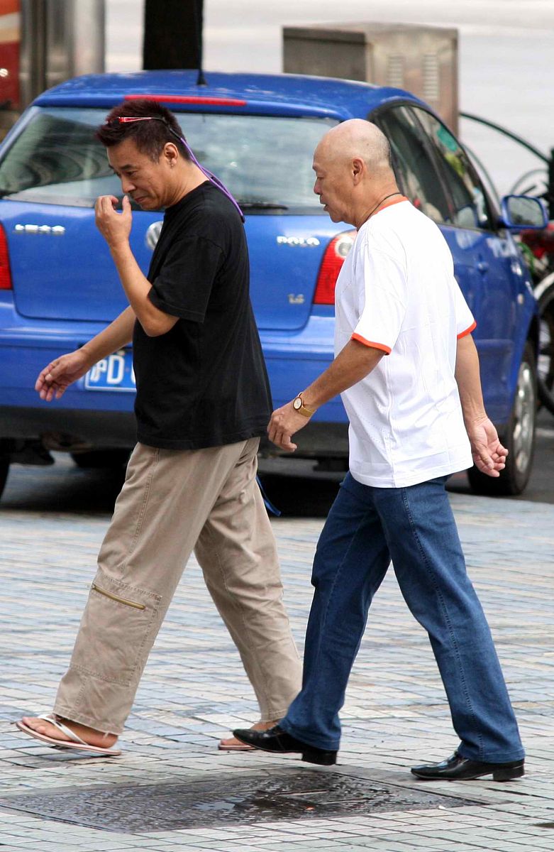 2007年8月21日,上海,香港著名武打导演程小东的弟弟程小龙日前正在上