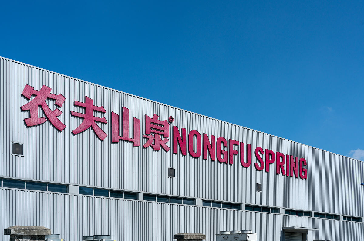 农夫山泉营销策略研究：品牌塑造与产品创新