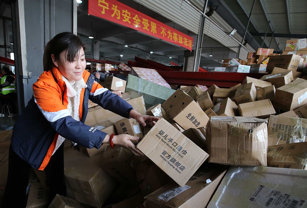 西继迅达显示司机不反平层帮我用210字详细描述